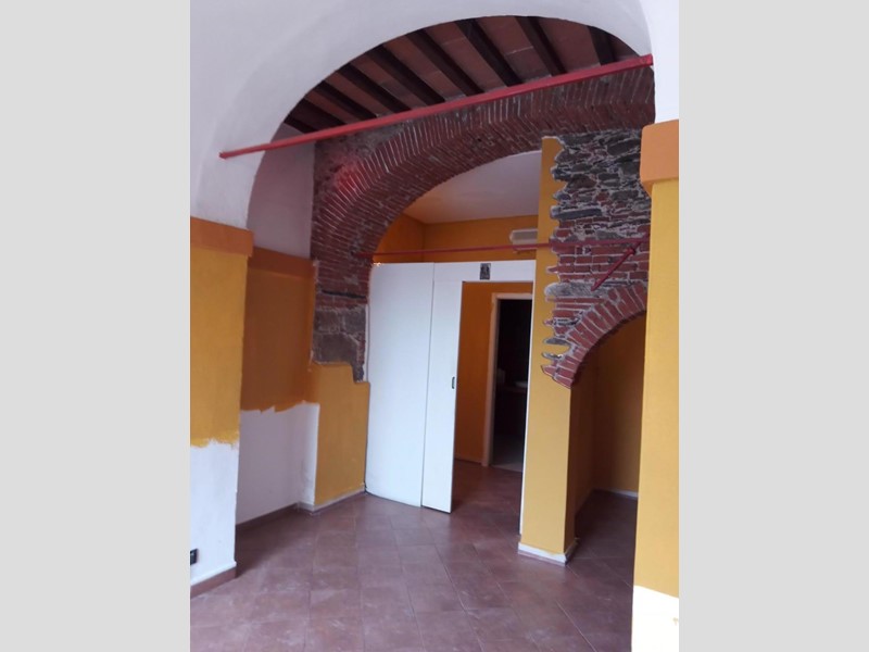 Immobile commerciale in Vendita a Massa, 230'000€, 165 m²