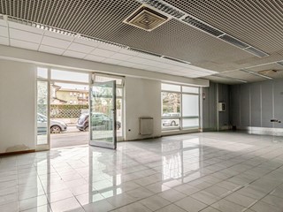 Ufficio in Affitto a Santa Croce sull'Arno, 2'500€, 360 m²