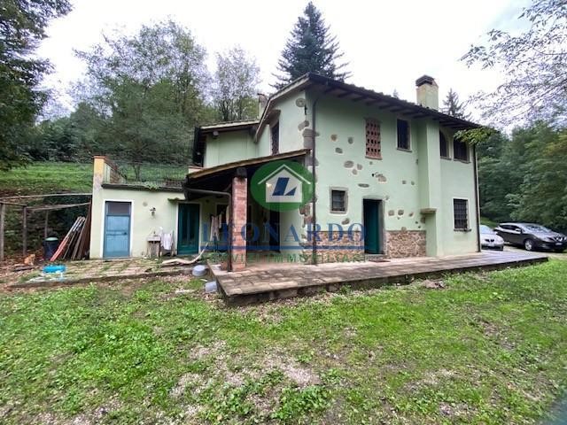 Casale in Vendita a Buggiano, zona Colle, 225'000€, 240 m²