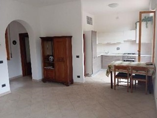 Quadrilocale in Vendita a Poggibonsi, 180'000€, 85 m², con Box