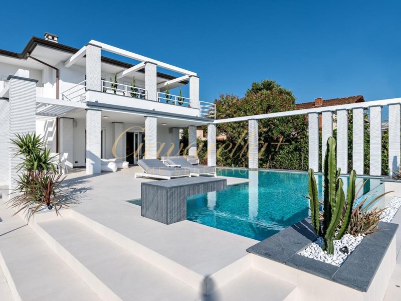 Villa in Affitto a Forte dei Marmi, 20'000€, 400 m², arredato