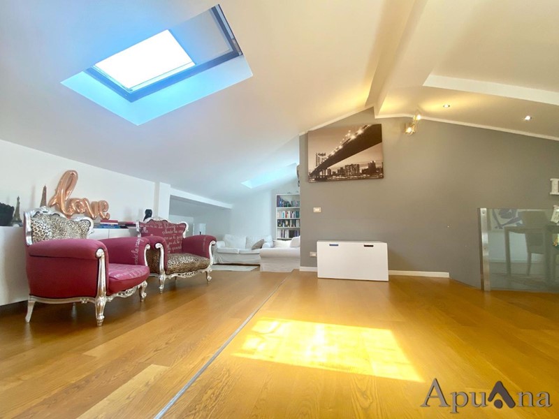 Quadrilocale in Vendita a Massa, 195'000€, 105 m², arredato