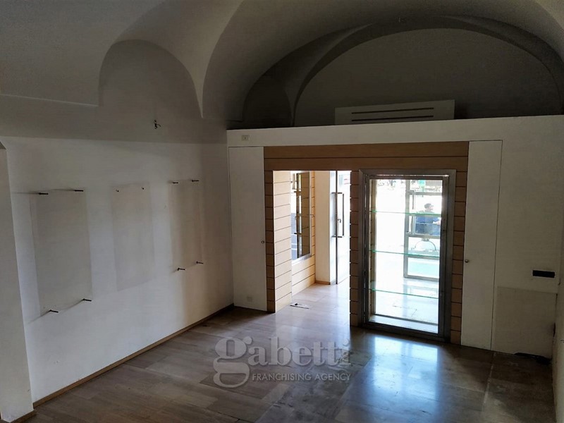 Negozio in Affitto a Campobasso, 1'600&euro;, 60 m²