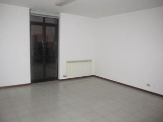 Ufficio in Affitto a Adria, 450€, 73 m²