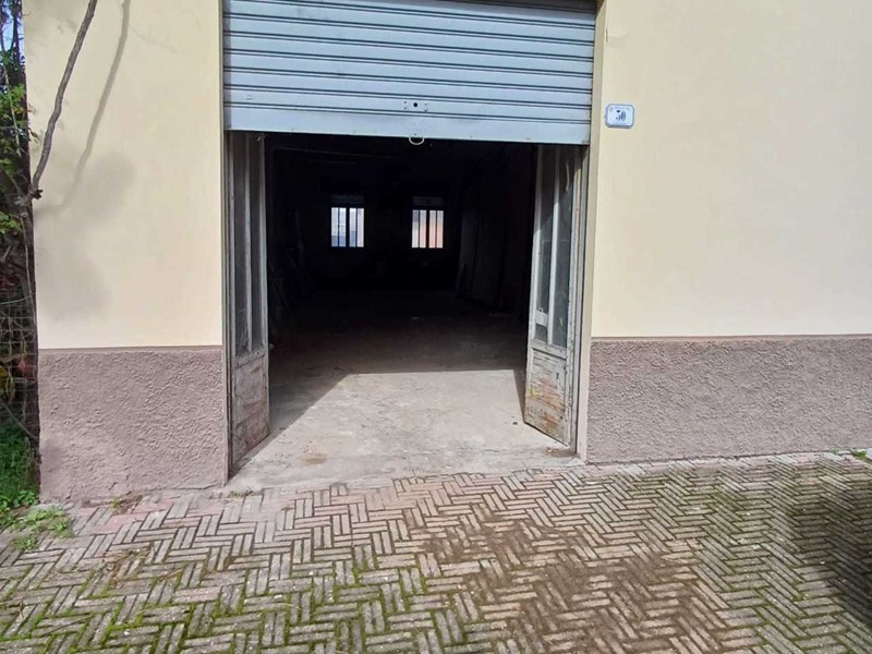 Immobile commerciale in Vendita a Fornovo di Taro, 35'000&euro;, 220 m²