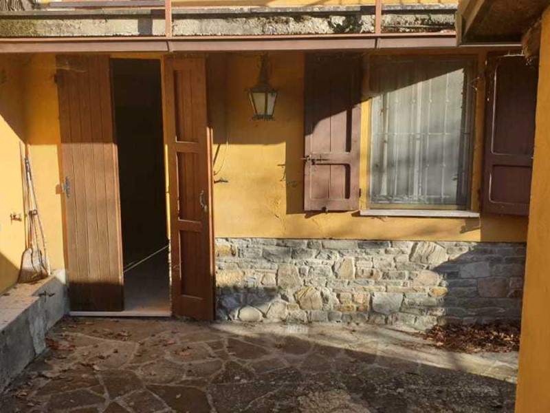 Casa Semi Indipendente in Vendita a Varsi, zona Contile, 28'000€, 155 m²