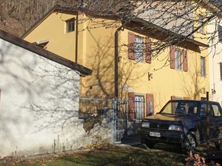 Casa Semi Indipendente in Vendita a Varsi, zona Contile, 28'000€, 155 m²