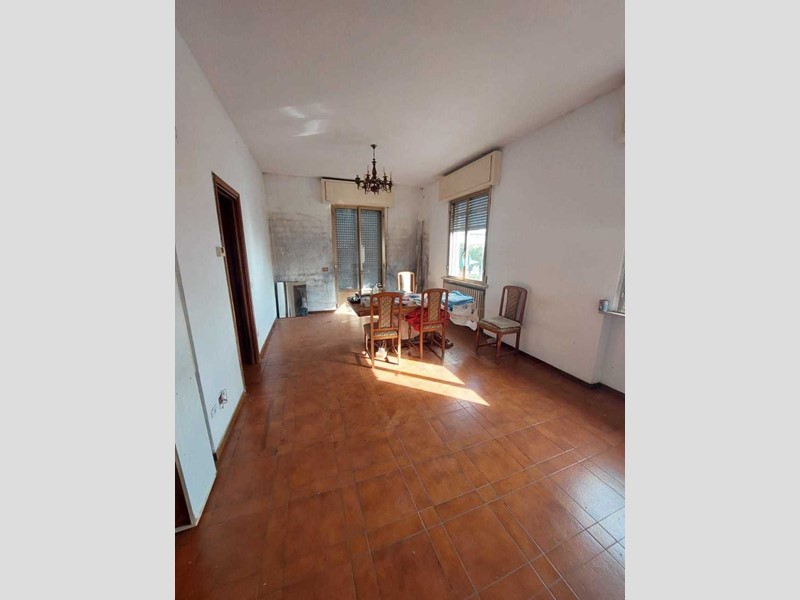 Quadrilocale in Vendita a Parma, 110'000€, 120 m²