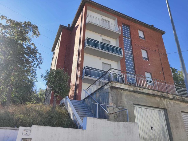 Quadrilocale in Vendita a Fornovo di Taro, 53'000&euro;, 76 m²