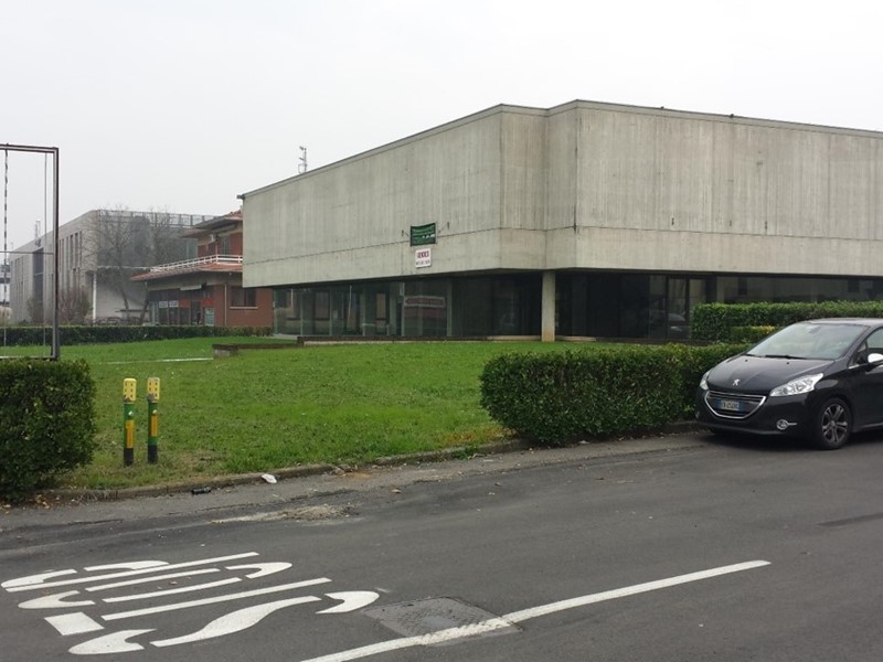 Capannone in Vendita a Collecchio, 900'000€, 1200 m²
