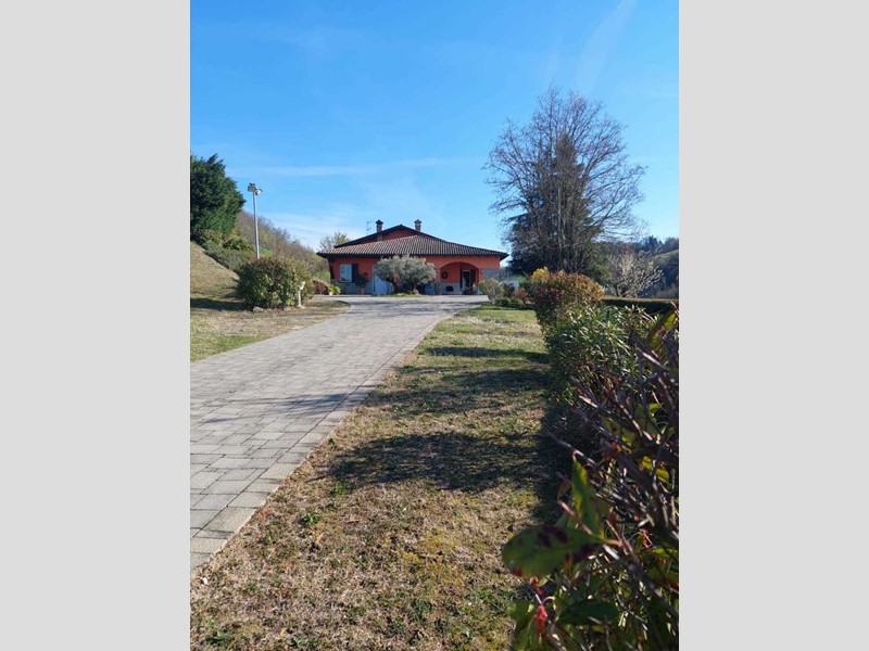 Casa Indipendente in Vendita a Fornovo di Taro, zona RiccÃ², 695'000&euro;, 336 m²