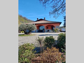 Casa Indipendente in Vendita a Fornovo di Taro, zona RiccÃ², 695'000&euro;, 336 m²