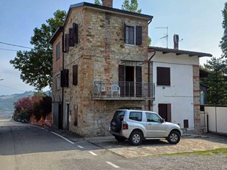 Casa Semi Indipendente in Vendita a Terenzo, zona Bardone, 50'000&euro;, 120 m²