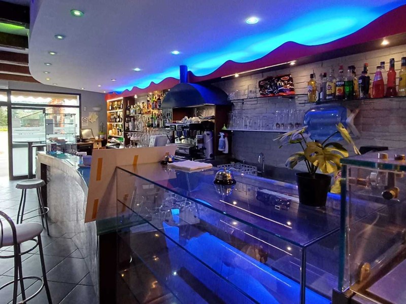 Attività commerciale in Vendita a Medesano, zona Ramiola, 50'000€, 150 m²