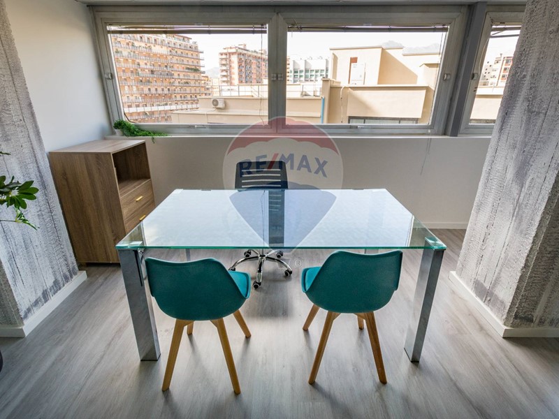 Ufficio in Affitto a Palermo, zona Resuttana, 2'500€, 250 m², arredato