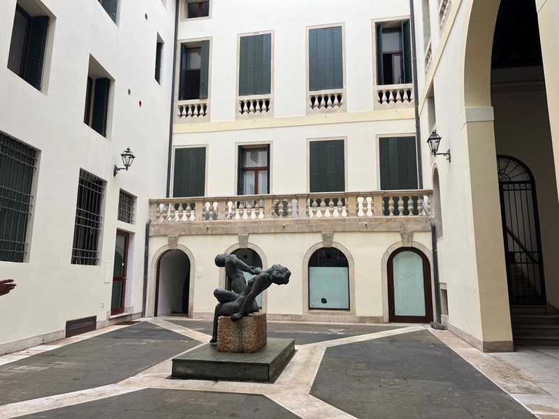 Negozio in Affitto a Vicenza, 3'500€, 90 m²