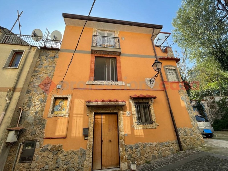 Casa Indipendente in Vendita a Mercato San Severino, 139'000&euro;, 90 m²
