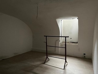 Attività commerciale in Affitto a Vicenza, 8'000€, 210 m²