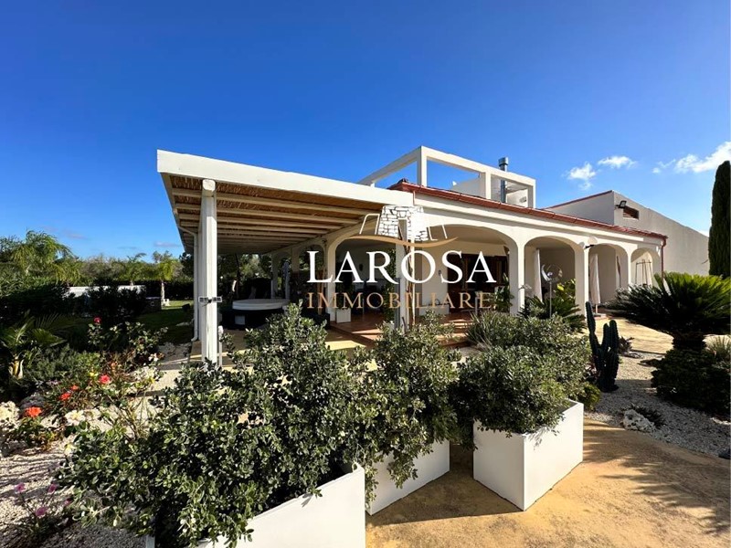 Casa Indipendente in Vendita a Melendugno, 395'000€, 217 m²