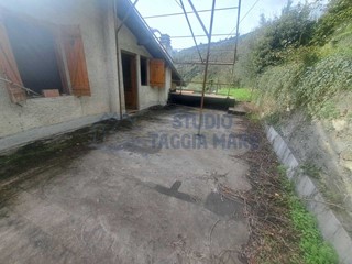 Capannone in Vendita a Molini di Triora, 23'000€, 65 m²