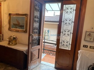 Casa Semi Indipendente in Vendita a Massa, zona Mirteto, 380'000&euro;, 250 m², arredato