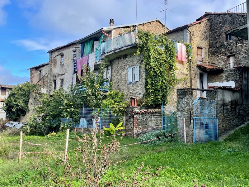 Casa Semi Indipendente in Vendita a Murazzano, 120'000€, 157 m²