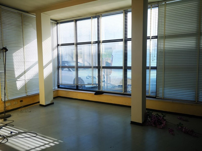 Immobile commerciale in Affitto a Pontedera, 1'000€, 138 m²