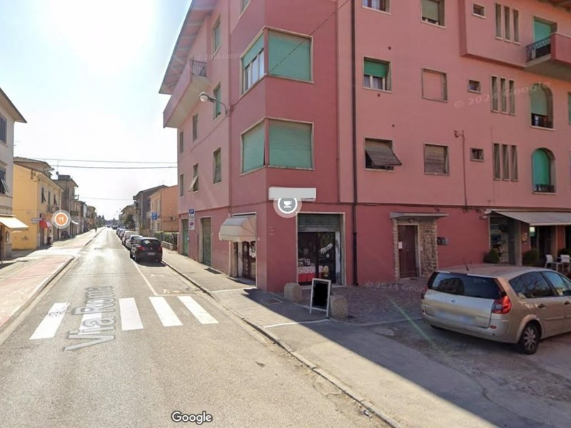 Immobile commerciale in Affitto a Pontedera, 1'700€, 233 m²