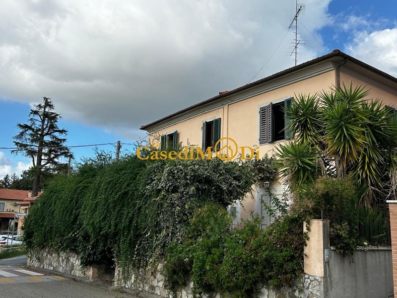 Villa in Vendita a Santa Luce, zona Pomaia, 485'000€, 240 m², arredato