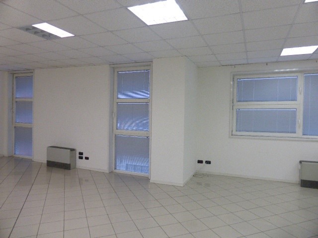 Ufficio in Affitto a Silea, 1'400€, 140 m²