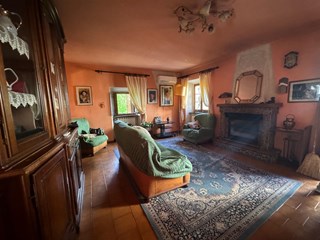 Casa Semi Indipendente in Vendita a Fosciandora, zona La Villa, 75'000€, 90 m²