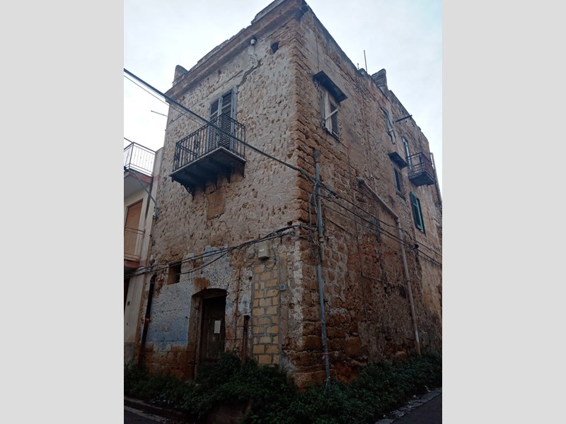 Casa Indipendente in Vendita a Bagheria, zona centro, 25'000€, 122 m²