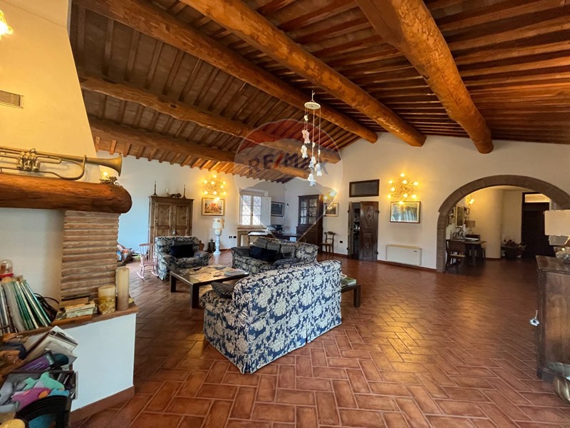 Villa in Vendita a Cecina, 900'000€, 305 m²