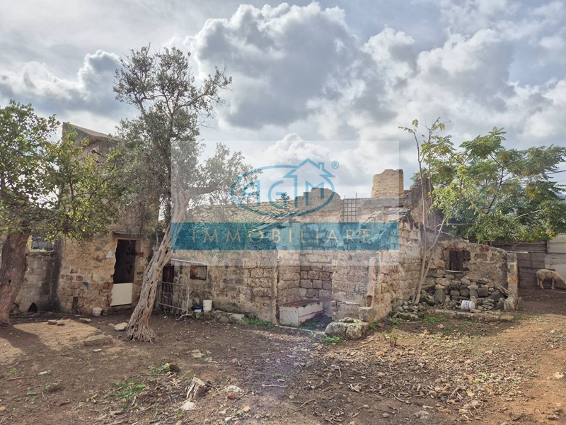 Rustico in Vendita a Palermo, zona Mondello, 198'200€, 165 m²
