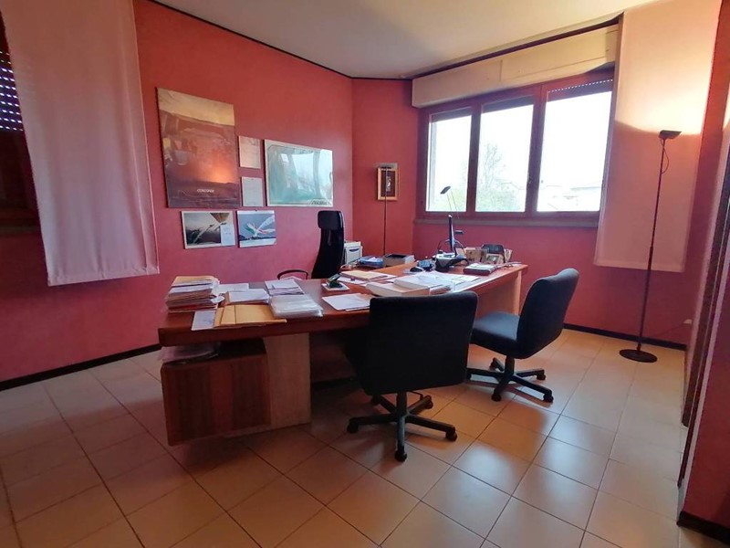 Ufficio in Vendita a Fucecchio, 149'000€, 212 m²