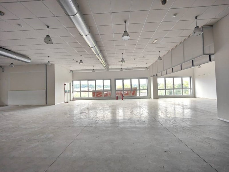 Capannone in Vendita a San Miniato, 1'350'000€, 1300 m²