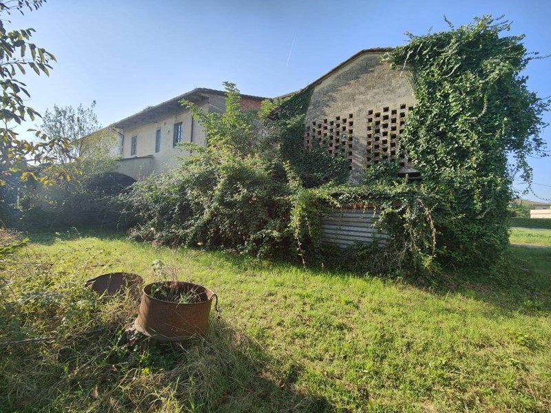 Casale in Vendita a San Miniato, zona Ponte a Egola, 190'000€, 410 m², arredato, con Box