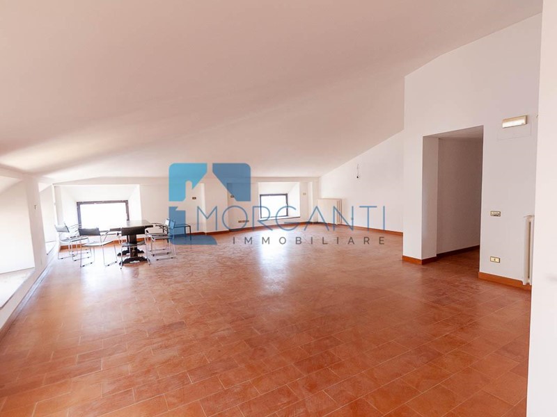 Appartamento in Vendita a Pietrasanta, 1'300'000€, 307 m², con Box