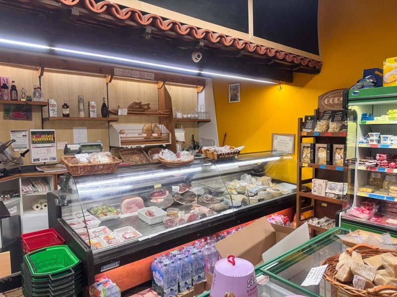 Attività commerciale in Vendita a Sovicille, zona Rosia, 50'000€, 100 m²