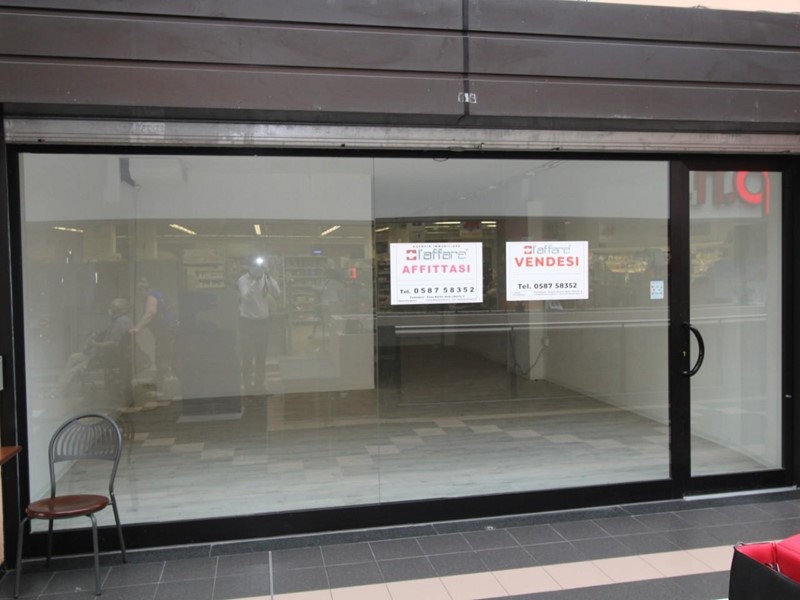 Negozio in Vendita a Pontedera, 65'000€, 64 m²
