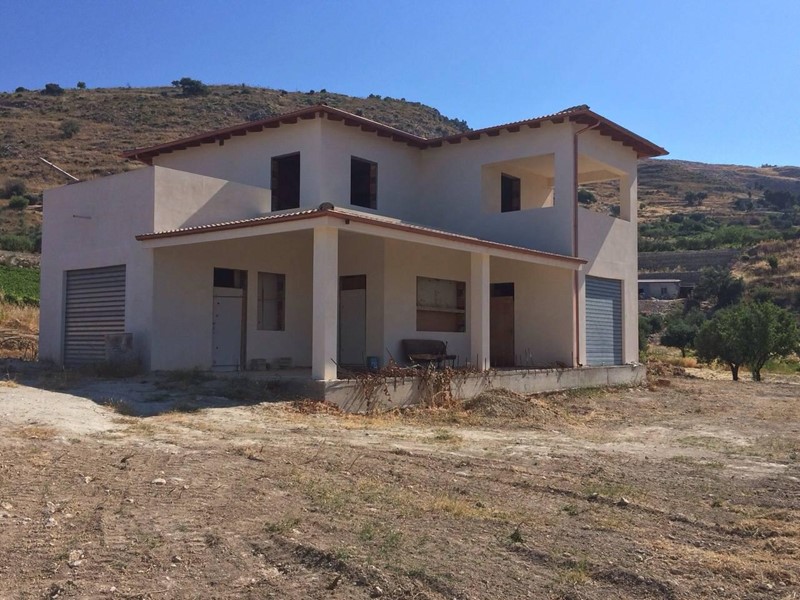 Villa in Vendita a Agrigento, 190'000€, 240 m²