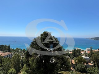 Appartamento in Vendita a Ospedaletti, 650'000€, 117 m², con Box