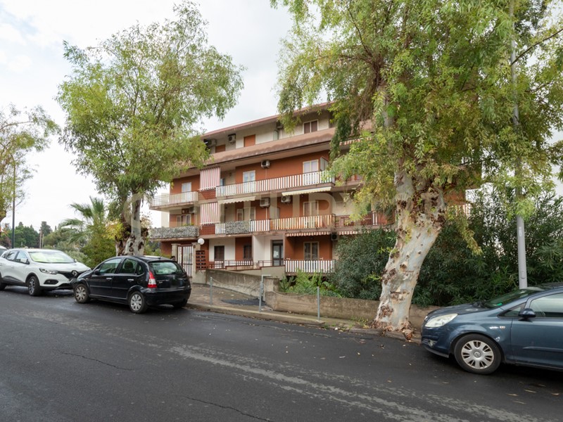 Appartamento in Vendita a Motta Sant'Anastasia, 135'000€, 150 m², con Box