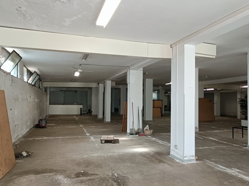Capannone in Vendita a Lamezia Terme, 700 m²