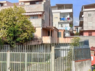 Capannone in Vendita a Lamezia Terme, 700 m²