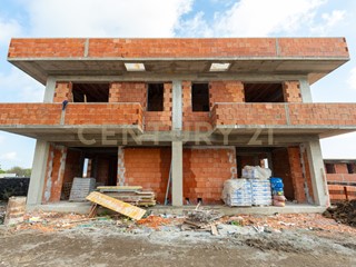 Casa Indipendente in Vendita a Aci Sant'Antonio, 261'500€, 180 m²