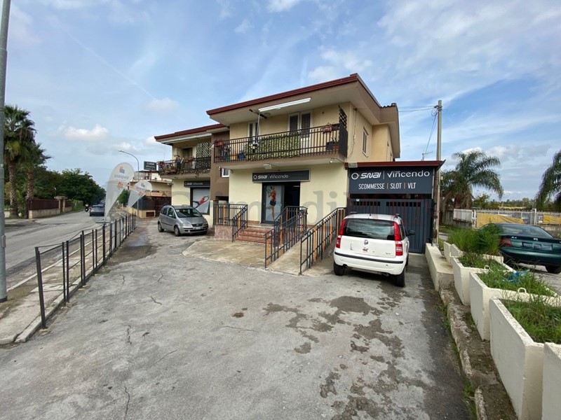 Casa Indipendente in Vendita a Aversa, 560'000€, 560 m², con Box