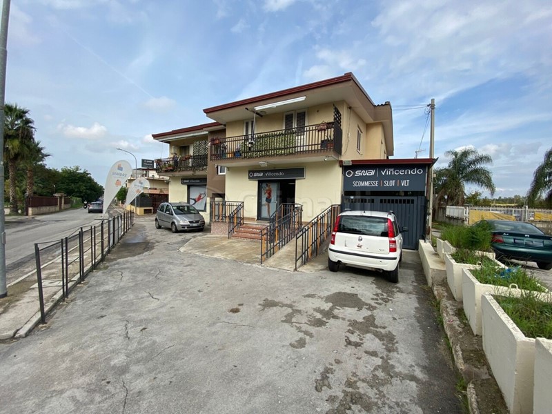 Casa Indipendente in Vendita a Aversa, 560'000&euro;, 560 m², con Box