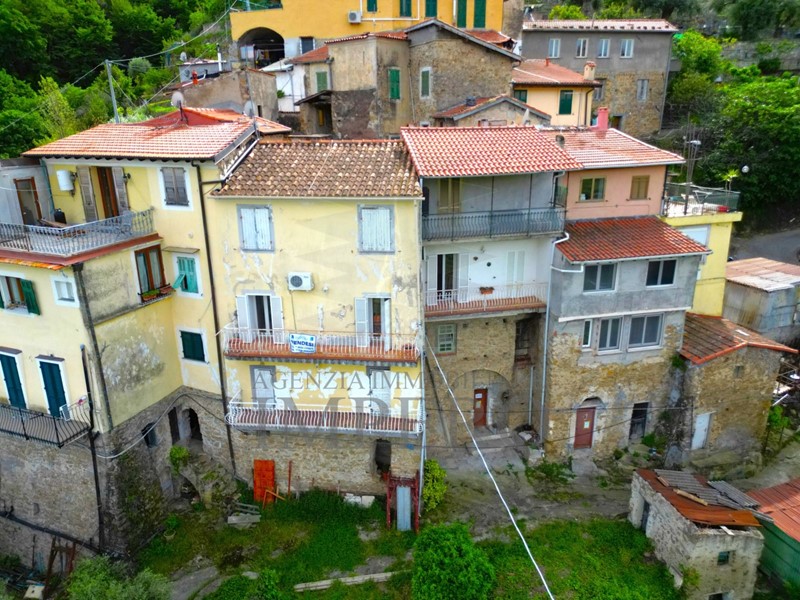 Bilocale in Vendita a Ventimiglia, zona Latte, 43'000€, 40 m²