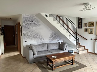 Quadrilocale in Vendita a Alta Valle Intelvi, zona Lanzo, 220'000€, 110 m², arredato